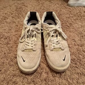 Nike Men's Cream and Black Sneakers